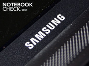 Typische Samsung-Designelemente fehlen dem 15.6-Zoller. Hier könnte auch der Name eines No-Name Brands stehen.
