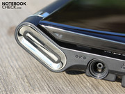 Diese silbernen Applikationen bestimmen die Optik maßgeblich, haben aber keine Funktion.