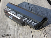 Dass es dennoch zu vier Stunden reicht (WLAN-Test), ist schon beachtlich. Den 6-Zellen Akku (5900mAh) gibt es im Samsung Zubehör.