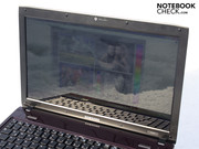 Für Außenaufnahmen taug der Samsung R580 Hawk nicht. Starke Reflexionen des nicht entspiegelten Displays stören die Sicht. Für Außenaufnahmen taug der Samsung R580 Hawk nicht. Starke Reflexionen des nicht entspiegelten Displays stören die Sicht.