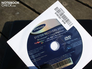 Für das Windows 7 Home Premium 64 Bit liegt eine DVD bei.