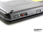 Die Front beherbergt die Audio-Ports, einen Auswurf-Taster für das DVD-Laufwerk