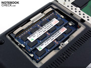 auch die beiden RAM-Slots frei (2x2GB, max. 2x4GB).