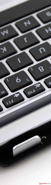 solide Tastatur und agiles Touchpad (ohne Multitouch)