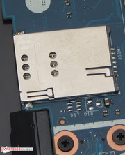 Lenovo verbaut einen SIM-Karten-Steckplatz. Ein zugehöriges Modem samt Antennen sind aber nicht vorhanden.