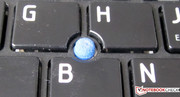Mittig in der Tastatur ist ein Pointing Device anzutreffen