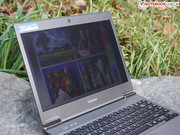 ist das 13.3-Zoll-Panel ein guter Begleiter im Tageslicht.
