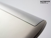 Details lassen den Vaio S11 wertig erscheinen. Hier ein Kratz-Schutz aus Kunststoff, Details lassen den Vaio S11 wertig erscheinen. Hier ein Kratz-Schutz aus Kunststoff,