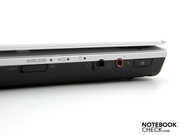 Die Frontseite bietet einen WLAN-Schalter und Audio-Ports. Die Frontseite bietet einen WLAN-Schalter und Audio-Ports.