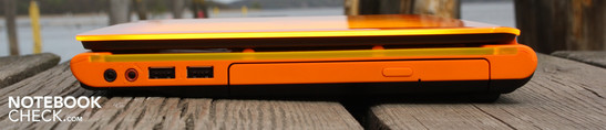 Rechte Seite: 2 x Audio, 2 x USB 2.0, DVD RW Rechte Seite: 2 x Audio, 2 x USB 2.0, DVD RW