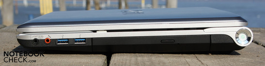 Rechte Seite: Kopfhörer/SPDIF, Mikrofon, 2 x USB 3.0, BluRay Laufwerk (BD-ROM)