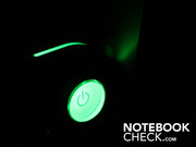 Stimmig sind Details wie diesen leuchtenden Power-Button.