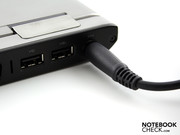 Der gerade Stecker stört an der Rückseite überhaupt nicht.