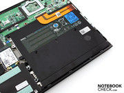 Der flache 30-Wh-Akku ist nicht zum Austausch vorgesehen (es gibt keine höheren Kapazitäten).