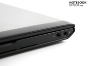 Bei den Anschlüssen wurde komplett renoviert (vgl. Vostro V13).