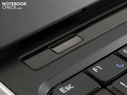 Die schlichten Details am fast ausschließlich matten Gehäuse (Power-Taste)