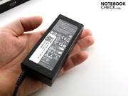 Die 65 Watt PSU wiegt 240 Gramm.