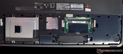 Asus N752VX-GC131T mit geöffneter Wartungsklappe