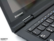 Die Displayscharniere bieten einen guten Halt mit leichtem Wippen.