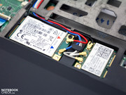 Farbenfroh: WLAN-Modul mit 3 und das UMTS-Modem mit 2 Antennen.