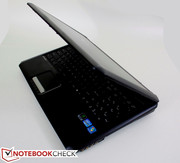 Der schräge Formfaktor bedeutet eine leicht gewinkelte Tastatur Der schräge Formfaktor bedeutet eine leicht gewinkelte Tastatur