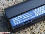 Seine Kapazität von 17 Wattstunden reicht selbst bei der sparsamen Hardware nicht für lange Laufzeiten (drei Stunden WLAN-Test).
