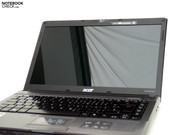 Beim Display setzt Acer auf ein 16:9 Panel, allerdings leider mit spiegelnder Displayoberfläche.