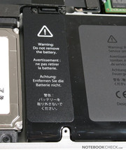 Der neue integrierte Akku ist vom User leider nicht selbst austauschbar, hilft dem MacBook jedoch zu hervorragenden Laufzeiten.