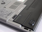 Auf Knopfdruck gibt er in sekundenschnelle Auskunft über seinen Ladezustand... Dell Latitude D430 Image