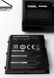 Der integrierte Akku kann insgesamt lediglich als Notfall-Stromquelle gesehen werden. Selbst bei maximalen Energiesparoptionen kann dieser nur eine Laufzeit von kanpp 1.5 Stunden gewährleisten. Der integrierte Akku kann insgesamt lediglich als Notfall-Stromquelle gesehen werden. Selbst bei maximalen Energiesparoptionen kann dieser nur eine Laufzeit von kanpp 1.5 Stunden gewährleisten.