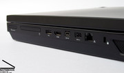 Obwohl sich die gebotenen Anschlüsse ausschließlich auf die linke und rechte Seitenkante begrenzen, bietet das Alienware Area-51 m17x eine ganze Palette an Anschlussoptionen. Obwohl sich die gebotenen Anschlüsse ausschließlich auf die linke und rechte Seitenkante begrenzen, bietet das Alienware Area-51 m17x eine ganze Palette an Anschlussoptionen.