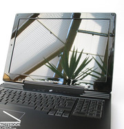 Beim verbauten Display handelt es sich um ein 17-Zoll WUXGA Panel mit einer maximalen Auflösung von 1920x1200 Pixel. Beim verbauten Display handelt es sich um ein 17-Zoll WUXGA Panel mit einer maximalen Auflösung von 1920x1200 Pixel.