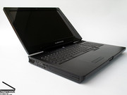 Im Gegensatz zur 15-Zoll Variante des Area-51, dem m15x, zeigt das m17x eine überaus stabiles und hochwertiges Chassis. Im Gegensatz zur 15-Zoll Variante des Area-51, dem m15x, zeigt das m17x eine überaus stabiles und hochwertiges Chassis.
