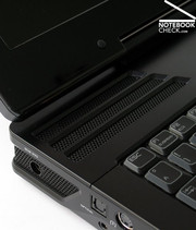 Zwar verfügt das Alienware Area-51 m17x neben den beiden Lautsprechern an der Gehäuseoberseite auch über einen Subwoofer an der Unterseite der Baseunit,... Zwar verfügt das Alienware Area-51 m17x neben den beiden Lautsprechern an der Gehäuseoberseite auch über einen Subwoofer an der Unterseite der Baseunit,...