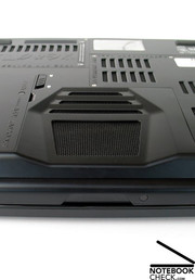 ...ein erstklassiger Sound ist damit aber trotzdem nicht garantiert. So bleibt vor allem die maximal mögliche Lautstärke eher eingeschränkt und auch der Subwoofer ist bei Musikwiedergabe kaum zu bemerken. ...ein erstklassiger Sound ist damit aber trotzdem nicht garantiert. So bleibt vor allem die maximal mögliche Lautstärke eher eingeschränkt und auch der Subwoofer ist bei Musikwiedergabe kaum zu bemerken.