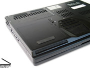 Auch unter Last bleibt das Notebook im Bereich der Tastatur und der Handballenauflagen überaus kühl, lediglich an der Rückkante des Notebooks können Spitzentemperaturen von bis zu knapp 60°C gemessen werden. Auch unter Last bleibt das Notebook im Bereich der Tastatur und der Handballenauflagen überaus kühl, lediglich an der Rückkante des Notebooks können Spitzentemperaturen von bis zu knapp 60°C gemessen werden.