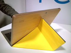 Alpenelectronics zeigt das erste Windows-Tablet mit Holzgehäuse