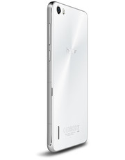 Das Gehäuse ist schlicht designt, aber recht stabil.