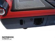 Kensington Lock und RJ-11 Modem auf der linken Seite Kensington Lock und RJ-11 Modem auf der linken Seite