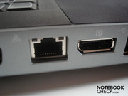 RJ-45 Gigabit-Lan und DisplayPort auf der linken Seite (leider gibt es kein HDMI)