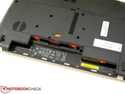Der Akku des Aspire V3-571G lässt sich erfreulicherweise entnehmen, ... Der Akku des Aspire V3-571G lässt sich erfreulicherweise entnehmen, ...
