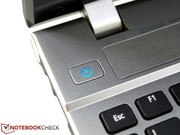 Der Powerbutton quittiert dies mit einem hellblauen Leuchten. Der Powerbutton quittiert dies mit einem hellblauen Leuchten.