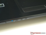 ...Status-LEDs, die über den Betriebsstatus des Notebooks informieren. ...Status-LEDs, die über den Betriebsstatus des Notebooks informieren.
