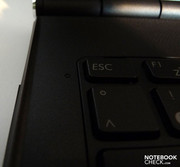 Tastatur- und Monitorhelligkeit können wahlweise automatisch über einen Helligkeitssensor geregelt werden. Tastatur- und Monitorhelligkeit können wahlweise automatisch über einen Helligkeitssensor geregelt werden.
