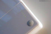 Die nach hinten abstrahlenden Lautsprecher werden durch das Display reflektiert und sind für anspruchslose Aufgaben durchaus ok.
