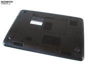 Die beiden Lautsprecher hat Dell auf der Unterseite positioniert.