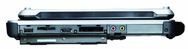 linke Seite: USB 3.0 (auf dem Bild ist fälschlicherweise eine USB-2.0-Schnittstelle abgebildet), Speicherkartenleser, eSATA, ExpressCard, Mikrofoneingang, Kopfhörerausgang