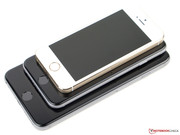 Größer als das iPhone 5S ist das Testgerät, doch das iPhone 6 Plus legt noch eine Schüppe drauf.