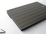 Insbesondere der silberne Displaydeckel in Wellenstruktur ist das markanteste Merkmal der neuen Dell Precision Notebooks.