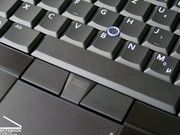 Mit der Touchpad/Trackpoint Kombination lässt sich das M2400 auch ohne angeschlossene Maus sehr gut bedienen.